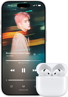 iPhone อยู่ข้าง AirPods ที่อยู่ในเคสชาร์จ, เคสเปิดอยู่