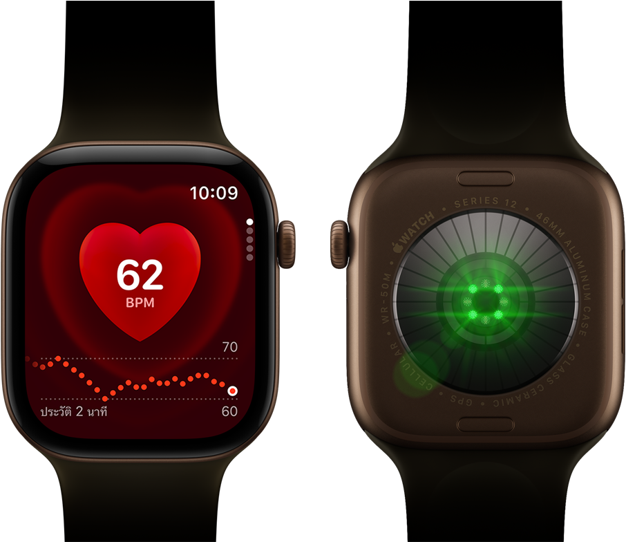 Apple Watch Series 12 สองเรือน, ตัวเรือนอะลูมิเนียม, สีบรอนซ์เข้ม พร้อมสายแบบ Sport Band สีเขียวมะกอก, เรือนหนึ่งแสดงแอปอัตราการเต้นของหัวใจ, อีกเรือนแสดงระบบติดตามสุขภาพที่ด้านหลังของนาฬิกา, พร้อมแสง LED สีเขียวที่ส่องสว่าง