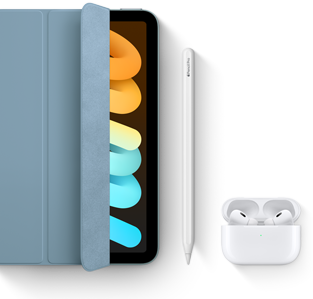 ภาพแสดง iPad mini ที่ใช้งานร่วมกับ Smart Folio, Apple Pencil Pro และ AirPods Pro