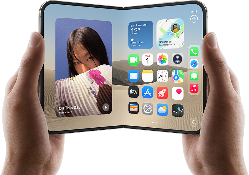 iPhone Duo, สีสตาร์ไวท์, ถืออยู่ในมือสองข้างในแนวนอน, กางเปิดอยู่, หน้าจอด้านในแสดงรูปภาพทางด้านซ้าย, แอปทางด้านขวา