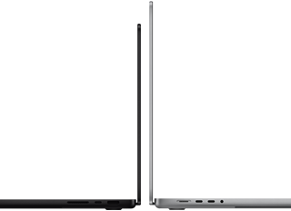 MacBook Pro รุ่น 14 นิ้ว และ 16 นิ้ว หันหลังชนกัน แสดงความแตกต่างของขนาดและเน้นให้เห็นตัวเครื่องที่บาง