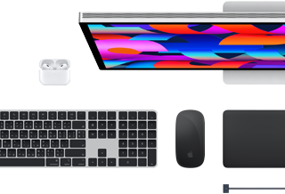 อุปกรณ์เสริมของ Mac ได้แก่ AirPods, Studio Display, Magic Keyboard, Magic Mouse, Magic Trackpad, สายชาร์จ MagSafe สีดำสเปซแบล็ค